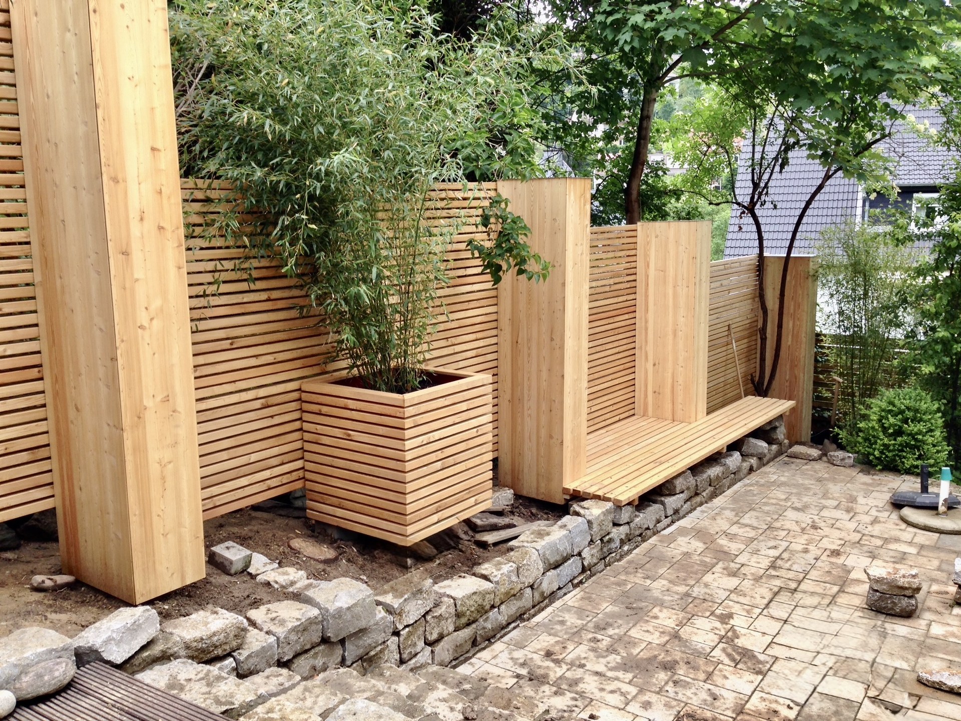 Gartenterrasse Holzsichtschutz